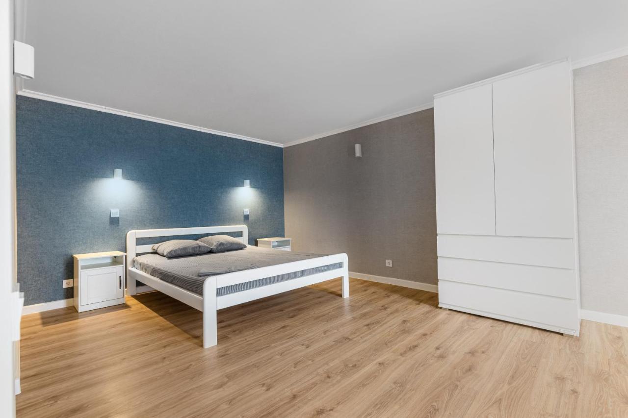 18 Deribasivska Street Jacuzzi Apartment Одеса Екстер'єр фото