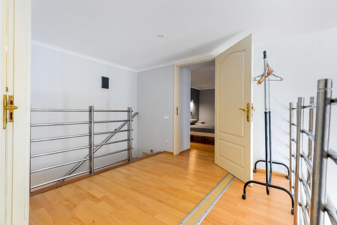 18 Deribasivska Street Jacuzzi Apartment Одеса Екстер'єр фото