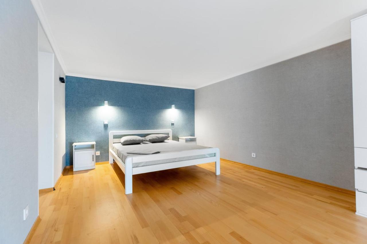 18 Deribasivska Street Jacuzzi Apartment Одеса Екстер'єр фото